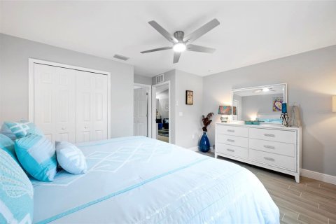 Duplex in Port Charlotte, Florida 3 bedrooms, 115.85 sq.m. № 1914670 - photo 17