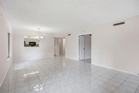 Condo in Boynton Beach, Florida, 2 bedrooms  № 2249472 - photo 11