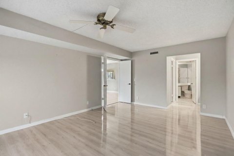 Condo in Boynton Beach, Florida, 2 bedrooms  № 2249472 - photo 13