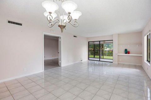 Condo in Boynton Beach, Florida, 2 bedrooms  № 2249472 - photo 10