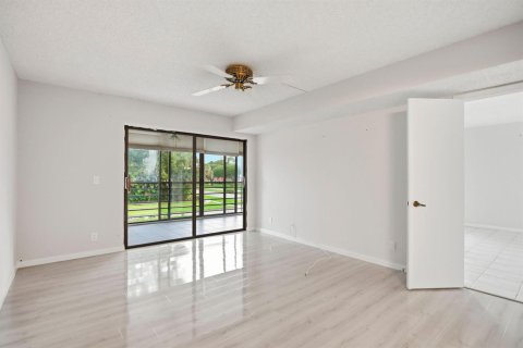 Condo in Boynton Beach, Florida, 2 bedrooms  № 2249472 - photo 12