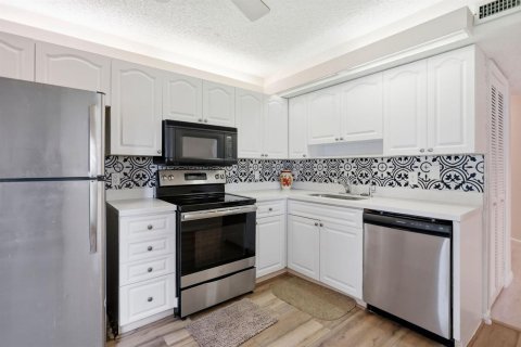 Condo in Boynton Beach, Florida, 2 bedrooms  № 2249472 - photo 6