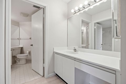 Condo in Boynton Beach, Florida, 2 bedrooms  № 2249472 - photo 14