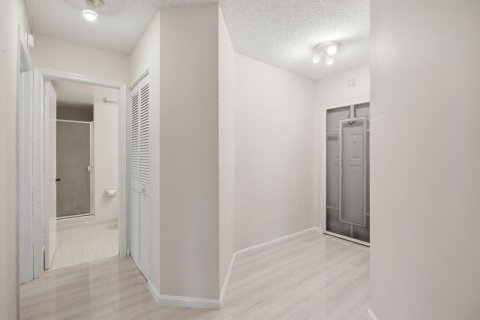 Condo in Boynton Beach, Florida, 2 bedrooms  № 2249472 - photo 3