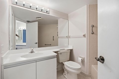 Condo in Boynton Beach, Florida, 2 bedrooms  № 2249472 - photo 15