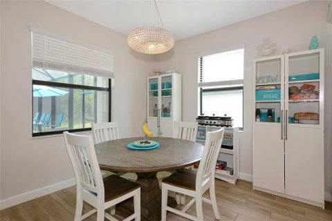 House in LORRAINE LAKES in Bradenton, Florida 6 bedrooms, 327.02 sq.m. № 1789216 - photo 11