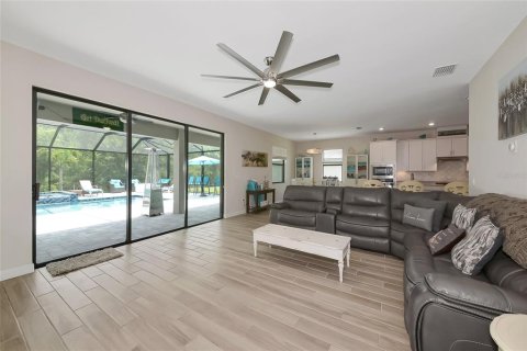 House in LORRAINE LAKES in Bradenton, Florida 6 bedrooms, 327.02 sq.m. № 1789216 - photo 16
