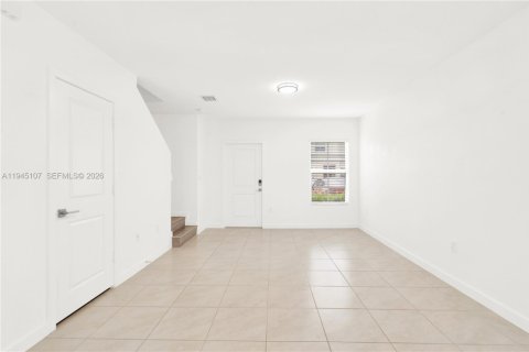 Townhouse in Florida City, Florida 2 bedrooms, 112.23 sq.m. № 2001442 - photo 3