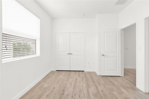 Townhouse in Florida City, Florida 2 bedrooms, 112.23 sq.m. № 2001442 - photo 13