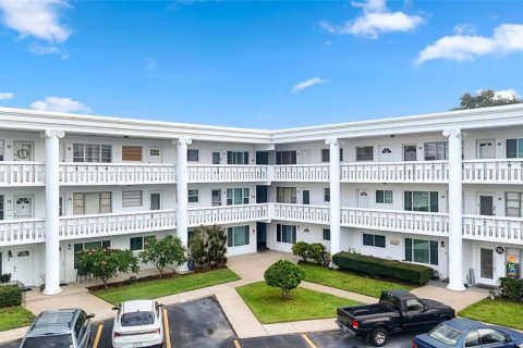 Condo in Clearwater, Florida, 2 bedrooms  № 2231295 - photo 7