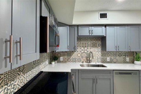 Condo in Clearwater, Florida, 2 bedrooms  № 2231295 - photo 25
