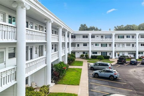 Condo in Clearwater, Florida, 2 bedrooms  № 2231295 - photo 4