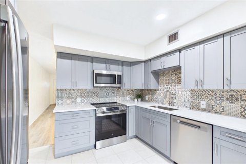 Condo in Clearwater, Florida, 2 bedrooms  № 2231295 - photo 19