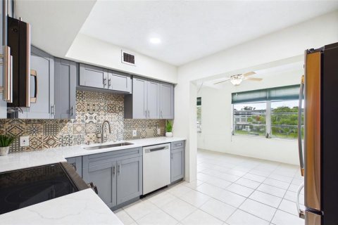 Condo in Clearwater, Florida, 2 bedrooms  № 2231295 - photo 17