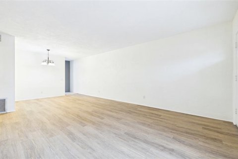 Condo in Clearwater, Florida, 2 bedrooms  № 2231295 - photo 12