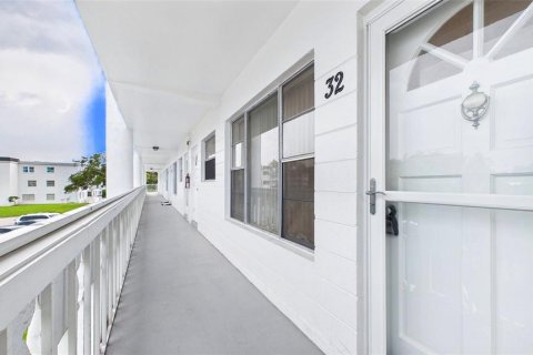 Condo in Clearwater, Florida, 2 bedrooms  № 2231295 - photo 9