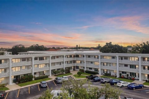 Condominio en Clearwater, Florida, 2 dormitorios № 2231295