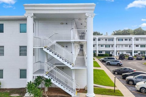 Condo in Clearwater, Florida, 2 bedrooms  № 2231295 - photo 3