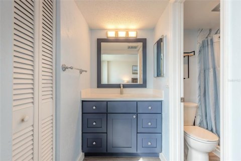 Condo in Daytona Beach Shores, Florida, 2 bedrooms  № 2378947 - photo 21