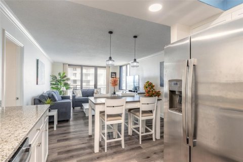 Condo in Daytona Beach Shores, Florida, 2 bedrooms  № 2378947 - photo 11