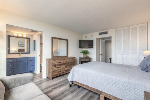 Condo in Daytona Beach Shores, Florida, 2 bedrooms  № 2378947 - photo 19
