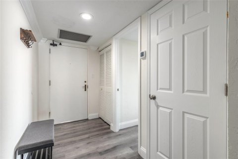 Condo in Daytona Beach Shores, Florida, 2 bedrooms  № 2378947 - photo 24