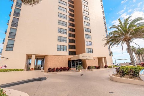 Condo in Daytona Beach Shores, Florida, 2 bedrooms  № 2378947 - photo 2