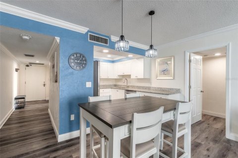 Condo in Daytona Beach Shores, Florida, 2 bedrooms  № 2378947 - photo 9
