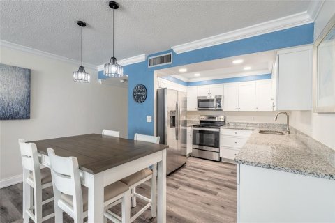 Condo in Daytona Beach Shores, Florida, 2 bedrooms  № 2378947 - photo 10