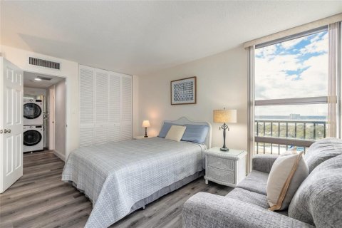 Condo in Daytona Beach Shores, Florida, 2 bedrooms  № 2378947 - photo 26