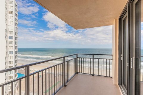 Condo in Daytona Beach Shores, Florida, 2 bedrooms  № 2378947 - photo 16