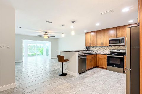 Condo in Crystal River, Florida, 2 bedrooms  № 1898867 - photo 12