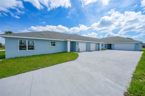 Propiedad comercial en venta en Rotonda, Florida, 27 dormitorios, 546.73 m2 № 1829742 - foto 1