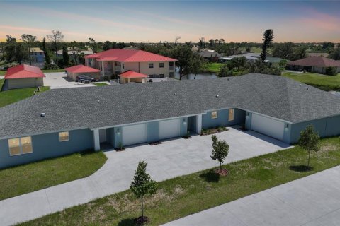Propiedad comercial en venta en Rotonda, Florida, 27 dormitorios, 546.73 m2 № 1829742 - foto 2