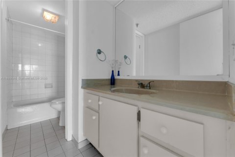 Condominio en venta en Miami Beach, Florida, 2 dormitorios, 110.09 m2 № 1780129 - foto 16