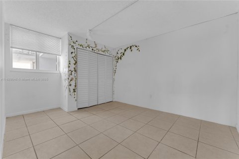 Condominio en venta en Miami Beach, Florida, 2 dormitorios, 110.09 m2 № 1780129 - foto 15