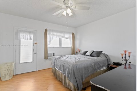 Condo in Hallandale Beach, Florida, 1 bedroom  № 1788709 - photo 14