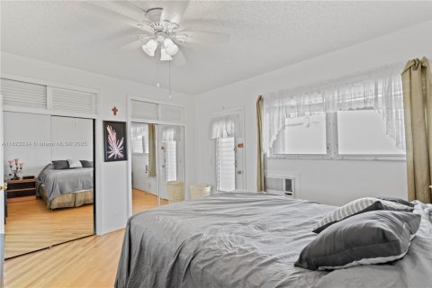 Condo in Hallandale Beach, Florida, 1 bedroom  № 1788709 - photo 13