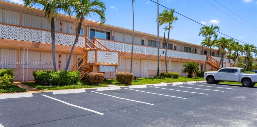 Condo in Hallandale Beach, Florida, 1 bedroom  № 1788709