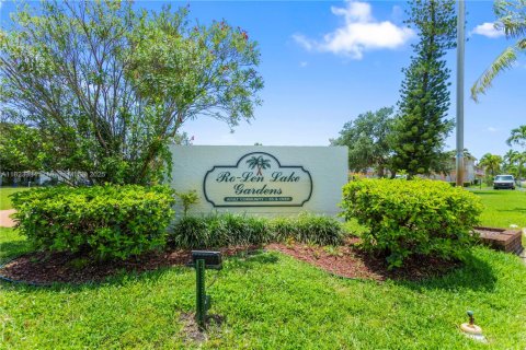 Condo in Hallandale Beach, Florida, 1 bedroom  № 1788709 - photo 24
