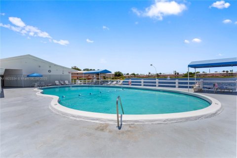 Condo in Hallandale Beach, Florida, 1 bedroom  № 1788709 - photo 23