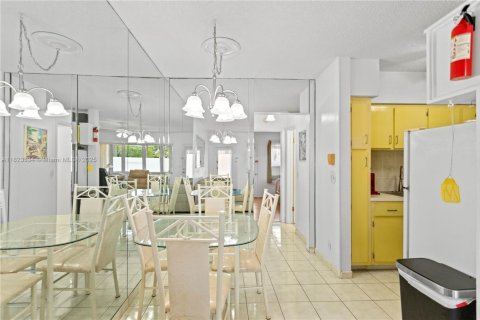 Condo in Hallandale Beach, Florida, 1 bedroom  № 1788709 - photo 4