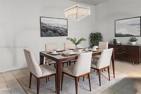 Villa ou maison à vendre à Hialeah, Floride: 4 chambres, 252.14 m2 № 2029344 - photo 4