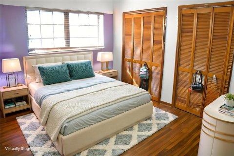 Villa ou maison à vendre à Hialeah, Floride: 4 chambres, 252.14 m2 № 2029344 - photo 6