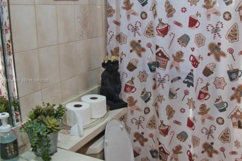 Villa ou maison à vendre à Hialeah, Floride: 4 chambres, 252.14 m2 № 2029344 - photo 10