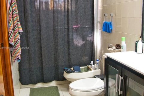 Villa ou maison à vendre à Hialeah, Floride: 4 chambres, 252.14 m2 № 2029344 - photo 11