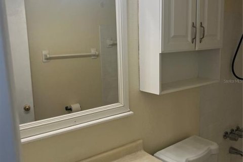 Condo in Saint Petersburg, Florida, 1 bedroom № 2198998 - photo 23