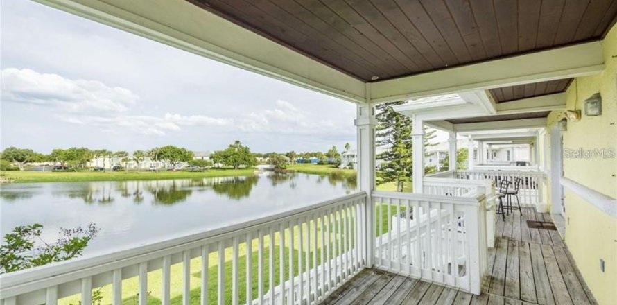 Condo in Saint Petersburg, Florida, 1 bedroom № 2198998