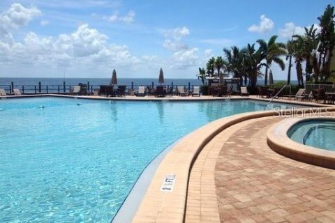 Condo in Saint Petersburg, Florida, 1 bedroom № 2198998 - photo 6