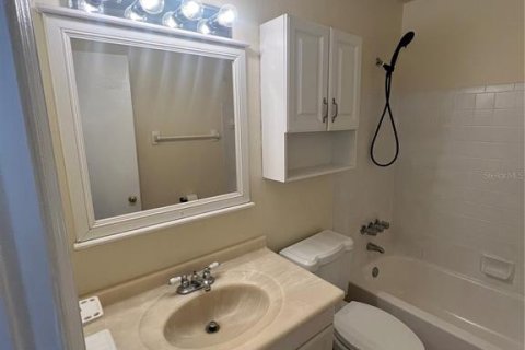 Condo in Saint Petersburg, Florida, 1 bedroom № 2198998 - photo 22